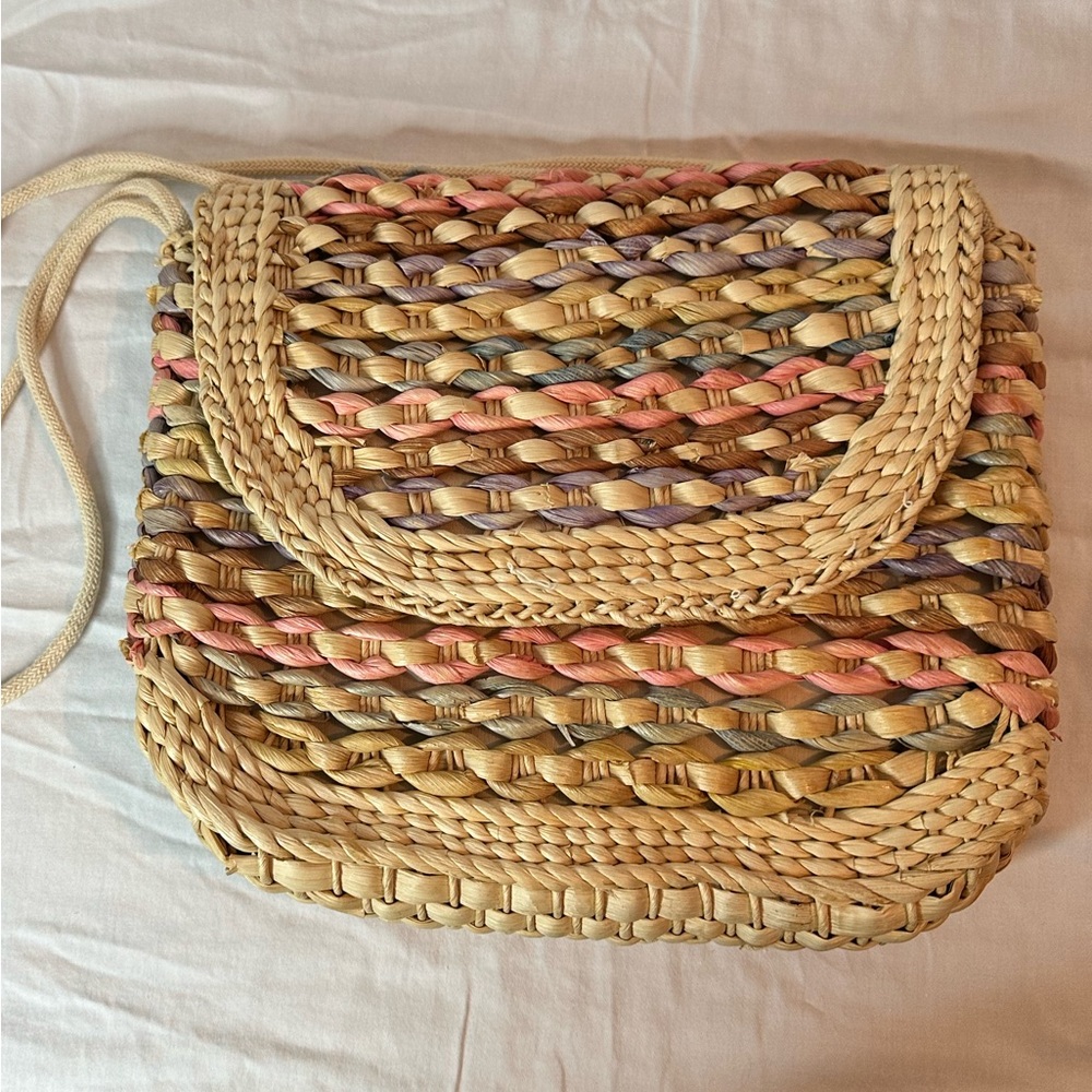 Beautiful Vintage Woven Straw Bag